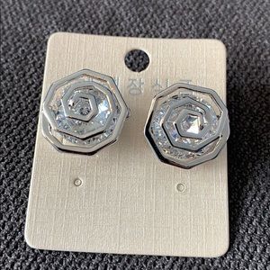 New pair of camellia silver crystal earrings